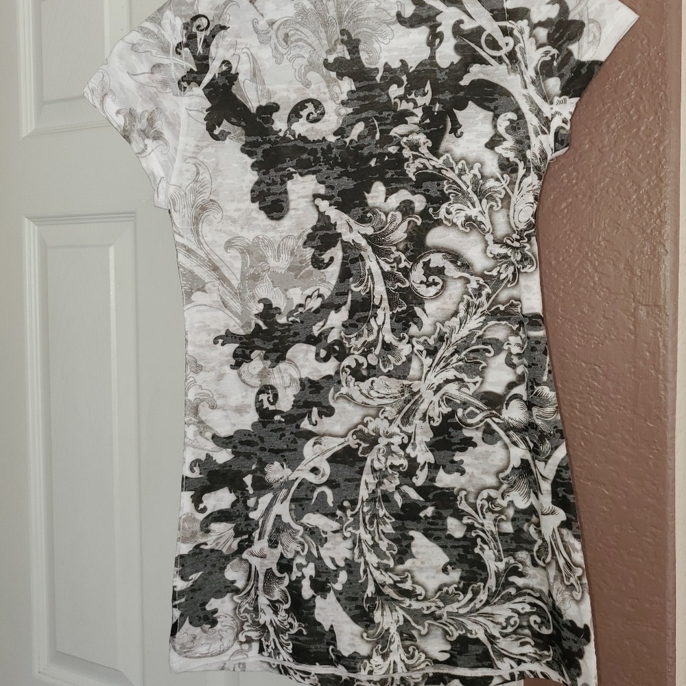 Buckle Tshirt - Picture 2 of 4